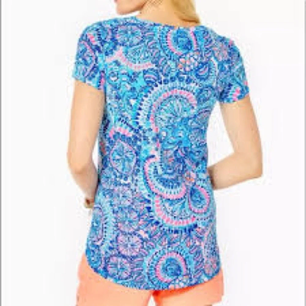 Lilly Pulitzer Etta V-Neck Tee T Shirt in Blue Grotto, Commotion in the Ocean L - Picture 3 of 16